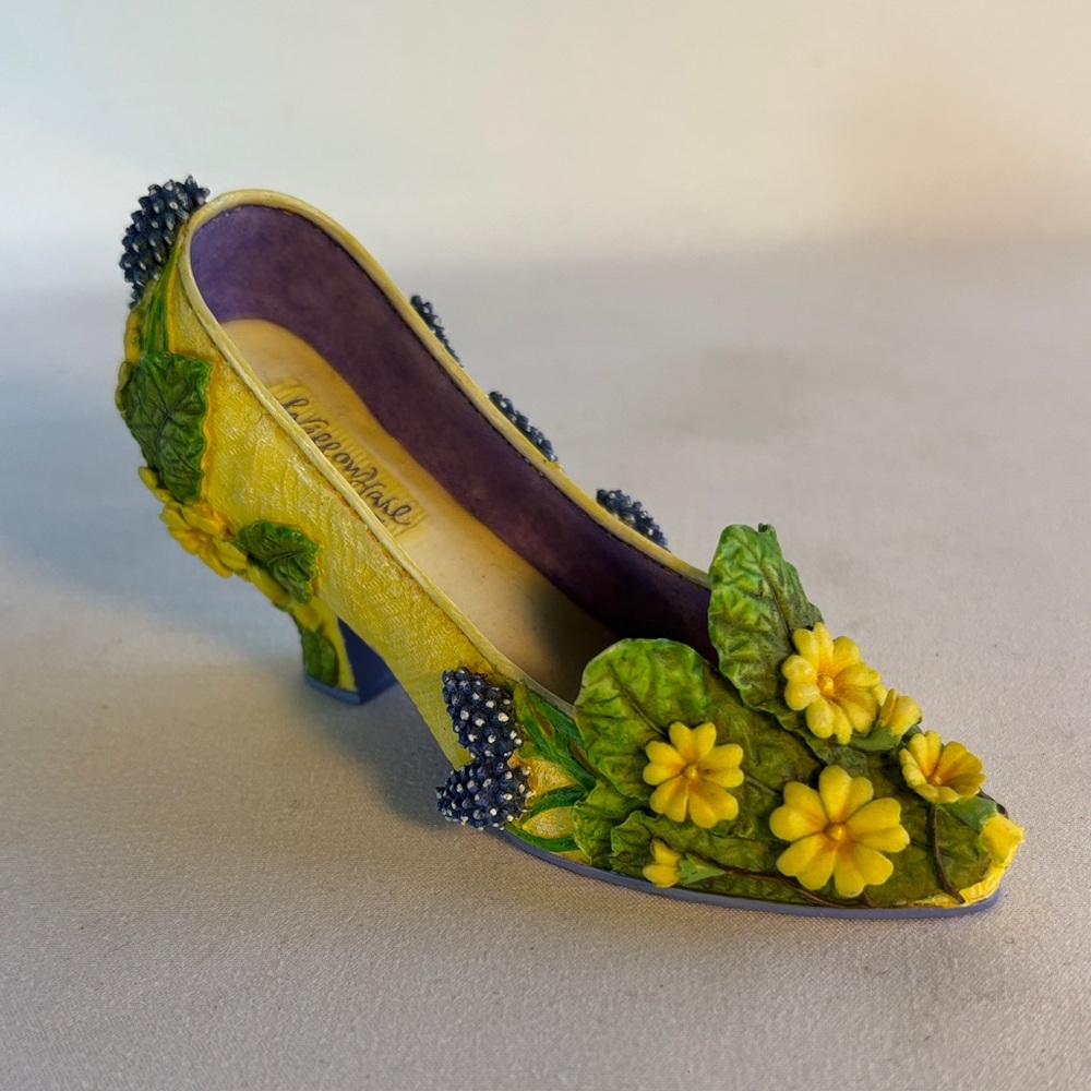 VINTAGE! THE ORIGINAL WILLOW HALL WOMEN’s SHOE ORNAMENTAL COLLECTION- FEBRUARY - Picture 2 of 11